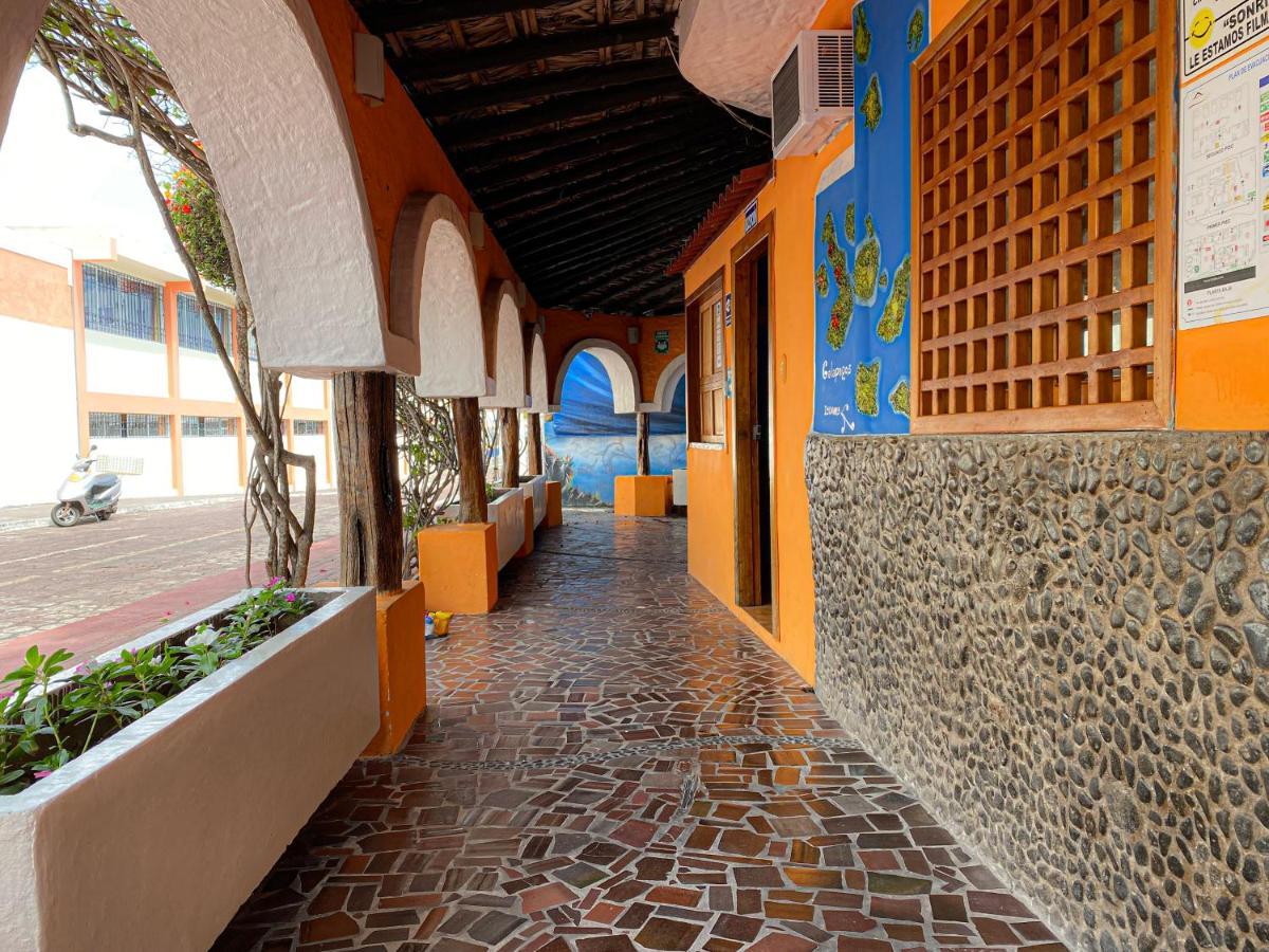 Hotel Crossman Puerto Ayora  Eksteriør billede