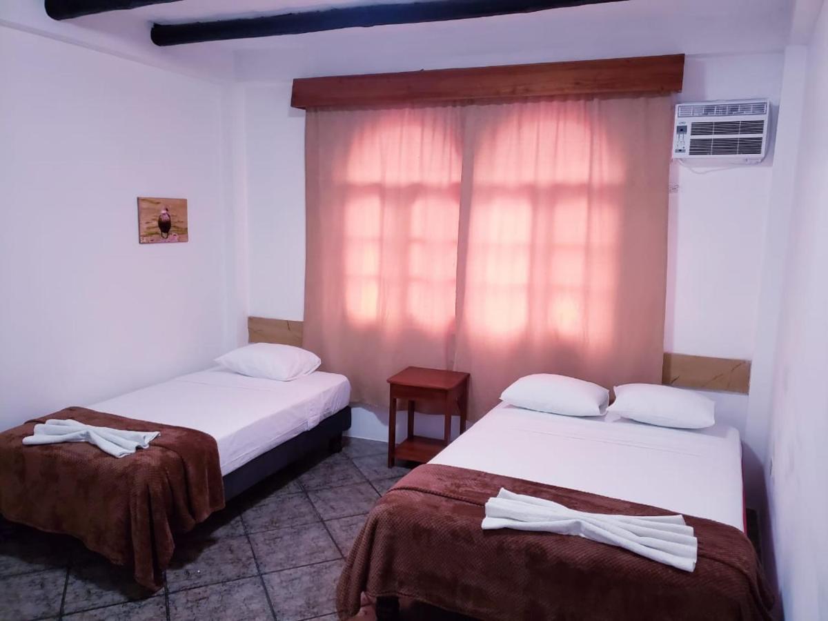 Hotel Crossman Puerto Ayora  Eksteriør billede