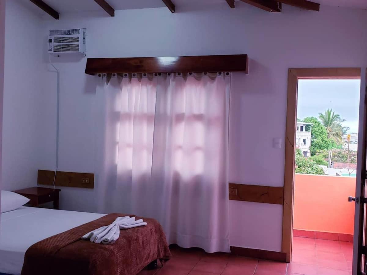 Hotel Crossman Puerto Ayora  Eksteriør billede