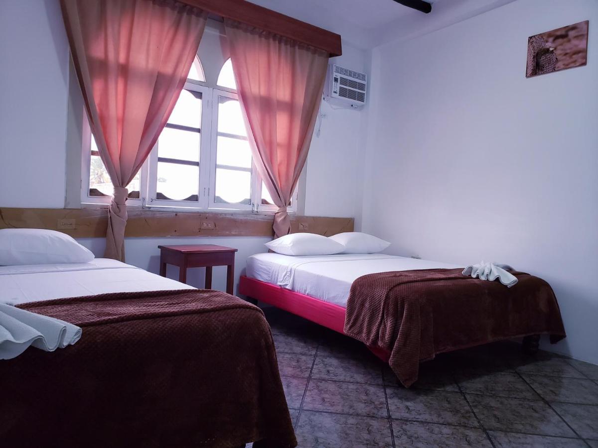 Hotel Crossman Puerto Ayora  Eksteriør billede