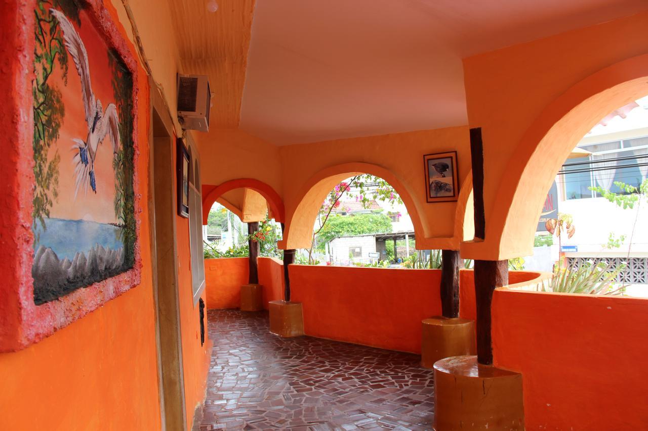 Hotel Crossman Puerto Ayora  Eksteriør billede