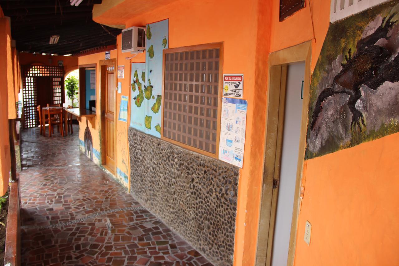 Hotel Crossman Puerto Ayora  Eksteriør billede