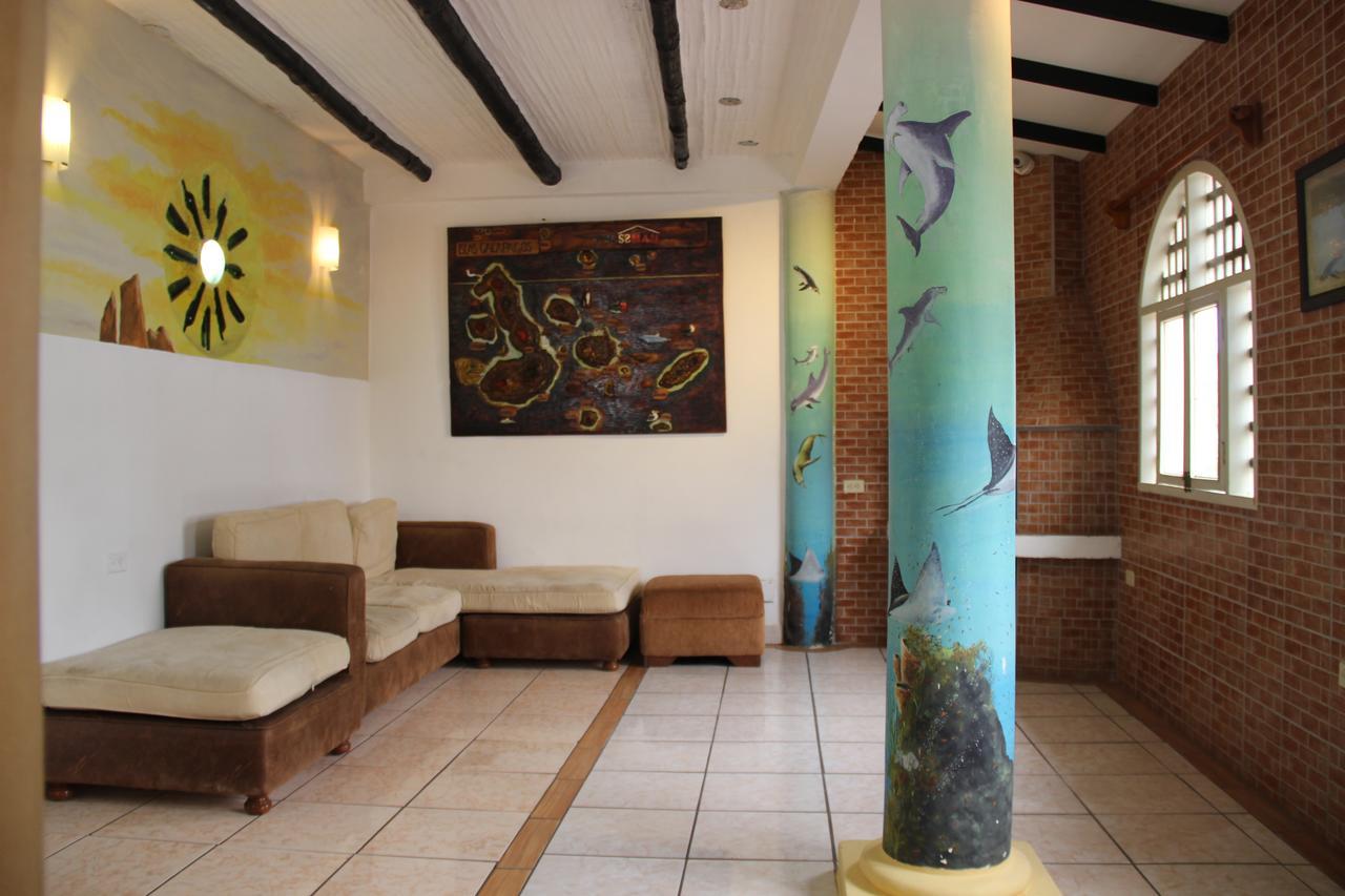 Hotel Crossman Puerto Ayora  Eksteriør billede