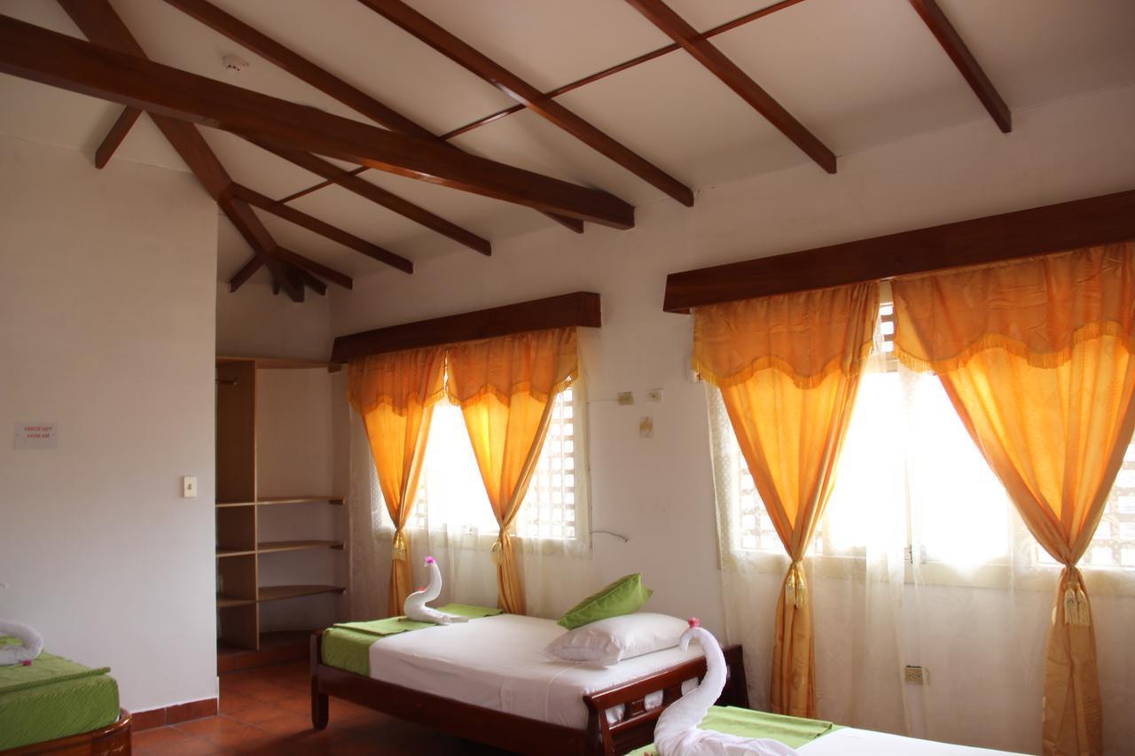 Hotel Crossman Puerto Ayora  Eksteriør billede